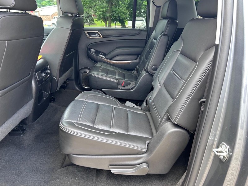 GMC Yukon XL Vehicle Image 09