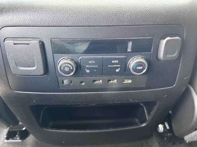 GMC Yukon XL Vehicle Image 10