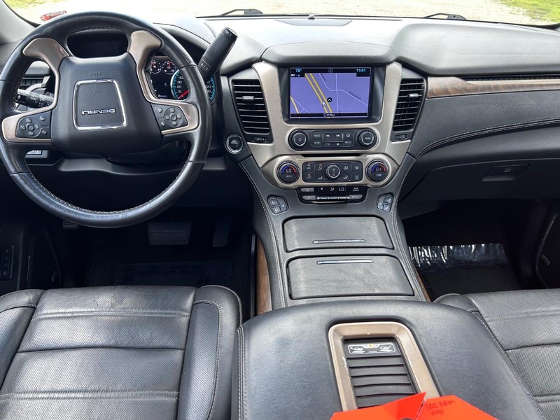 GMC Yukon XL Vehicle Image 13