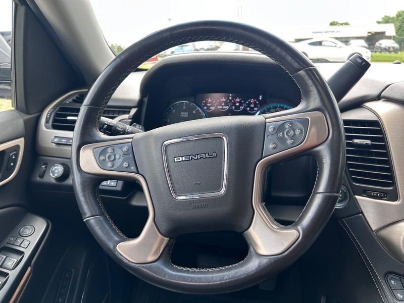 GMC Yukon XL Vehicle Image 14