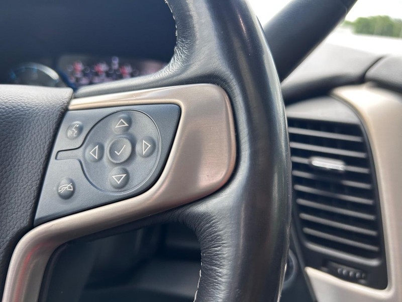 GMC Yukon XL Vehicle Image 16