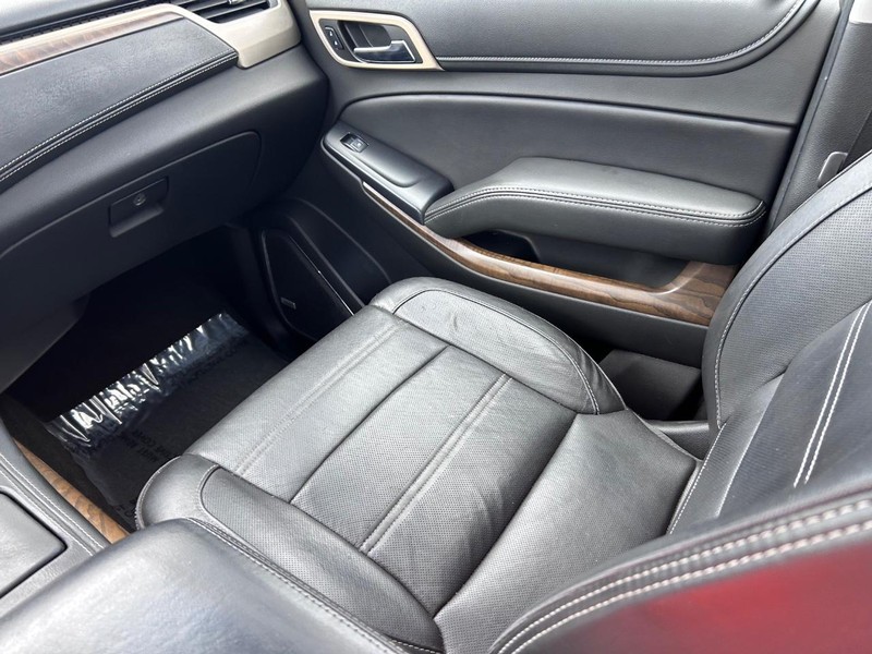 GMC Yukon XL Vehicle Image 19