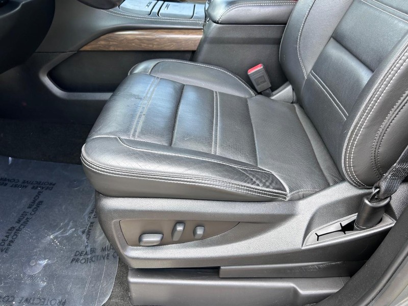 GMC Yukon XL Vehicle Image 22