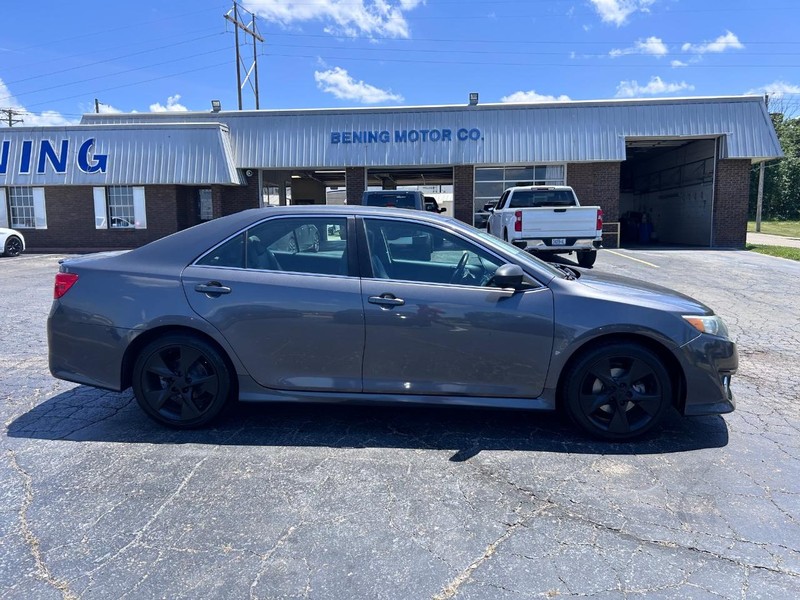Toyota Camry Vehicle Image 02