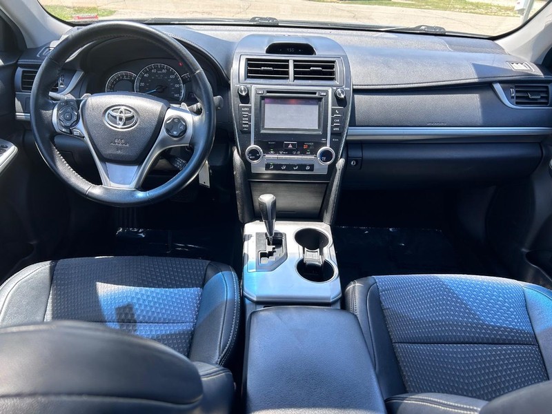 Toyota Camry Vehicle Image 09