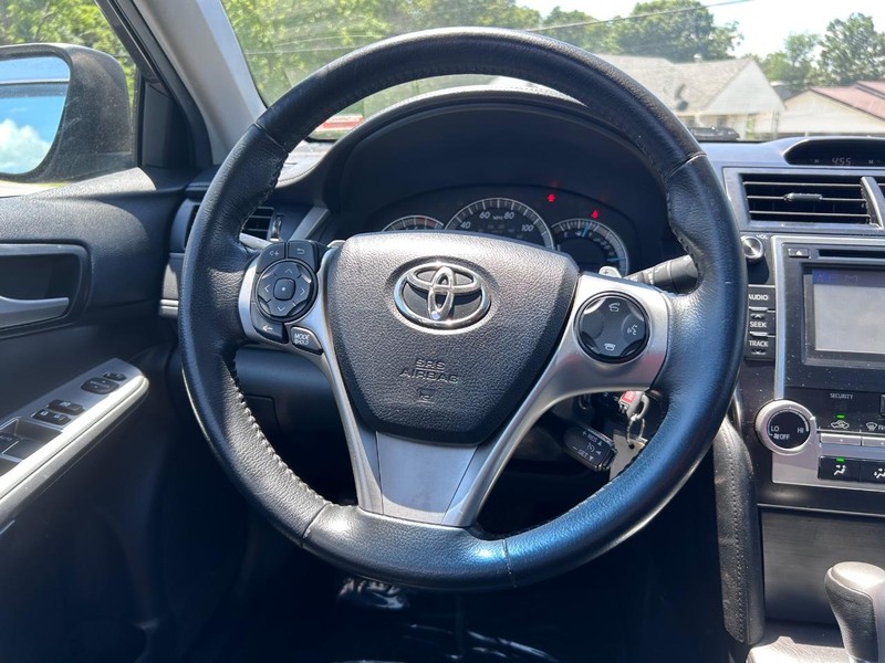 Toyota Camry Vehicle Image 10