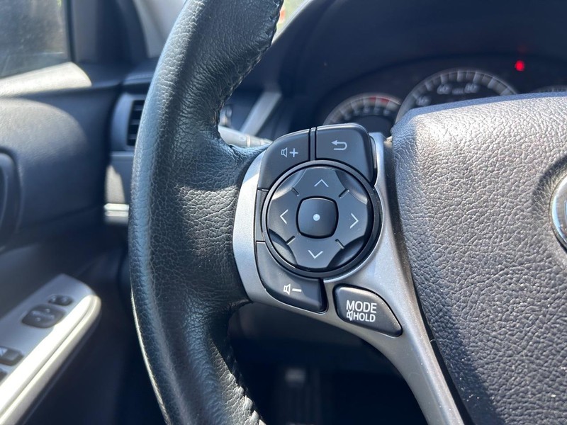 Toyota Camry Vehicle Image 11