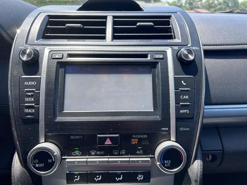 Toyota Camry Vehicle Image 13