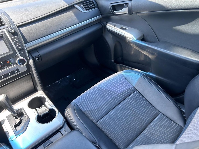 Toyota Camry Vehicle Image 16