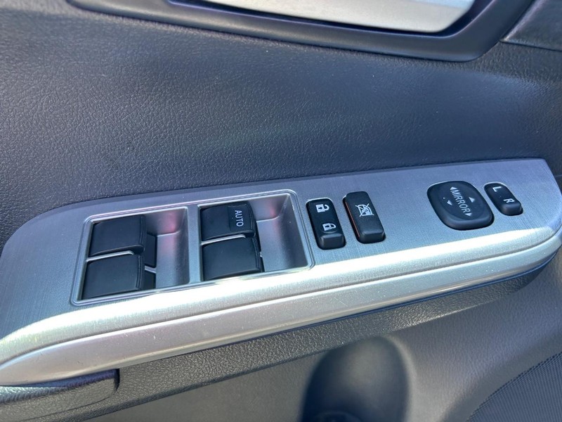 Toyota Camry Vehicle Image 17