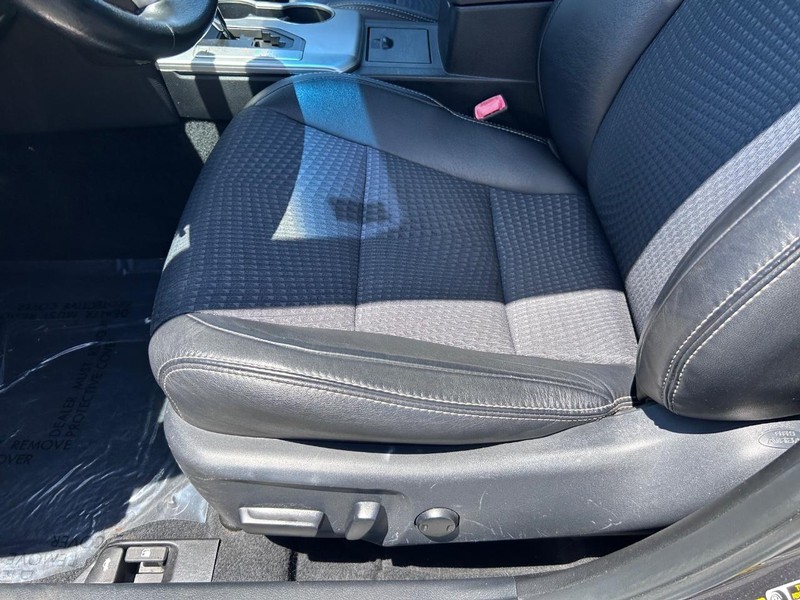 Toyota Camry Vehicle Image 18