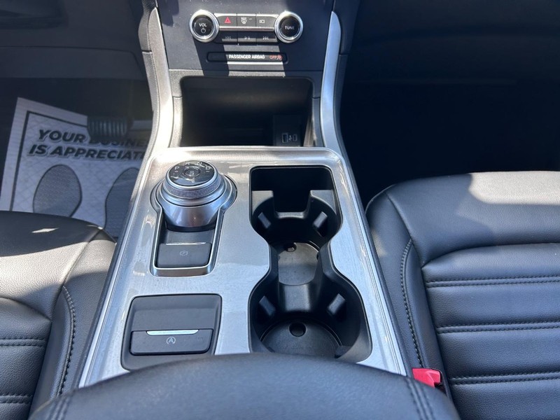 Ford Edge Vehicle Image 14