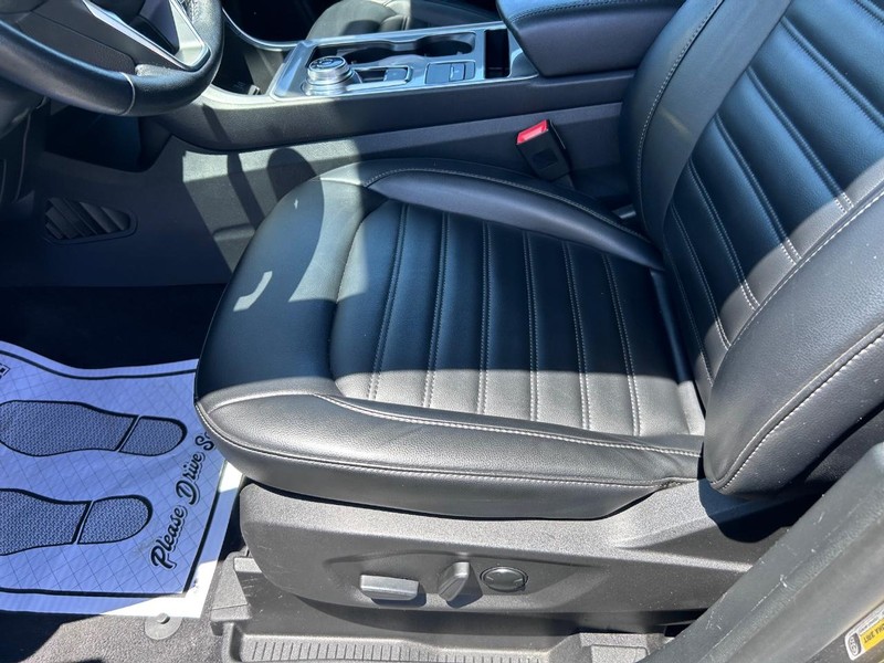 Ford Edge Vehicle Image 17