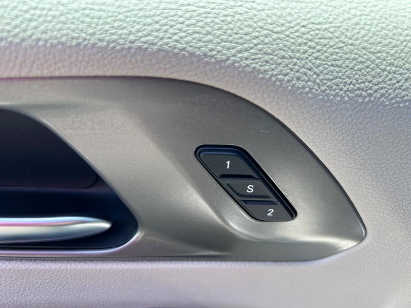 Chrysler Pacifica Vehicle Image 20