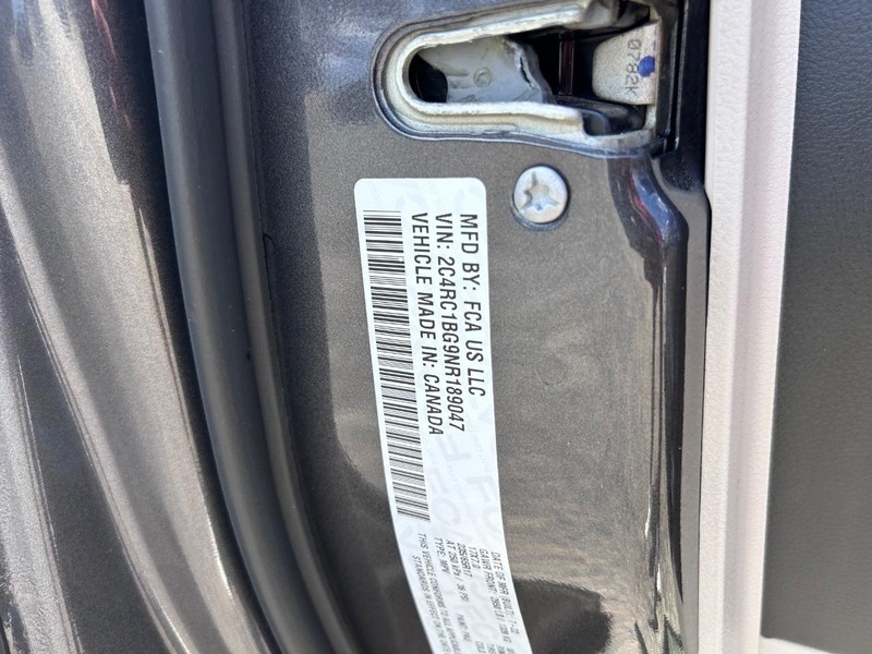 Chrysler Pacifica Vehicle Image 24