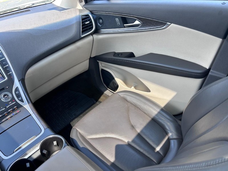 Lincoln Nautilus Vehicle Image 17