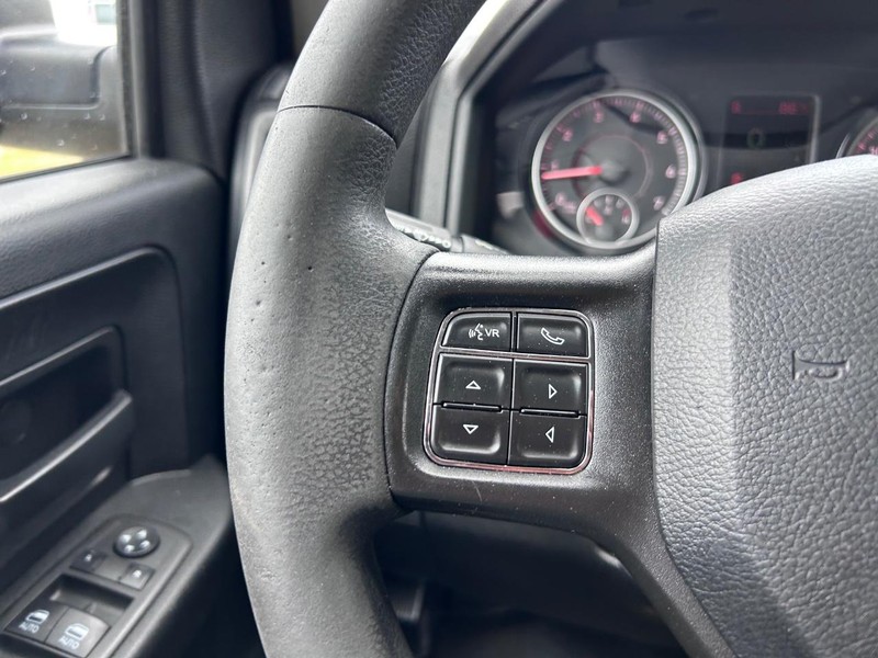 Ram 1500 Classic Vehicle Image 10