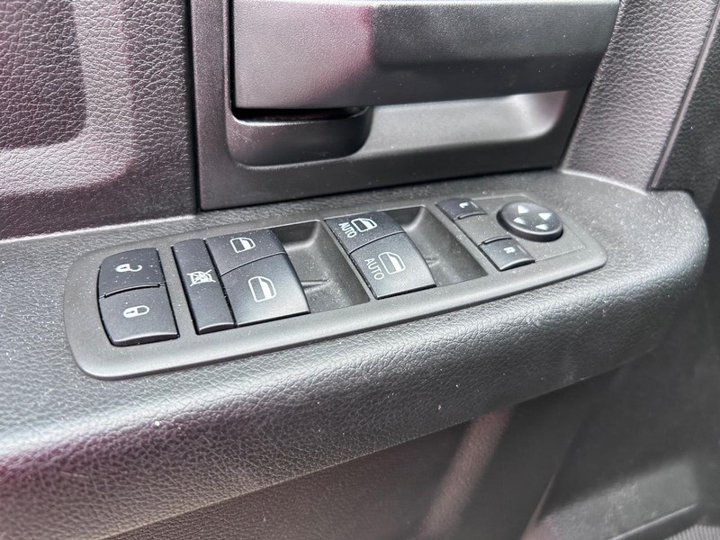 Ram 1500 Classic Vehicle Image 16