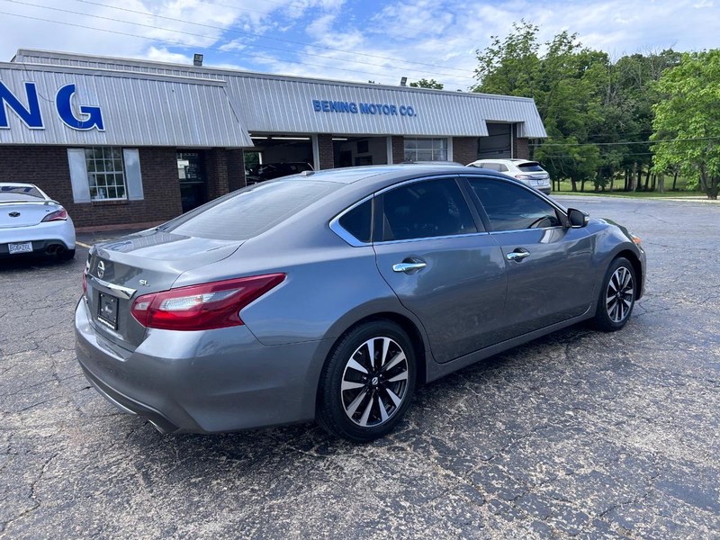 Nissan Altima Vehicle Image 03