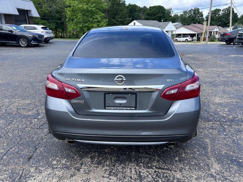 Nissan Altima Vehicle Image 04