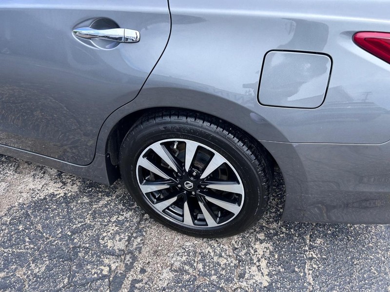 Nissan Altima Vehicle Image 06
