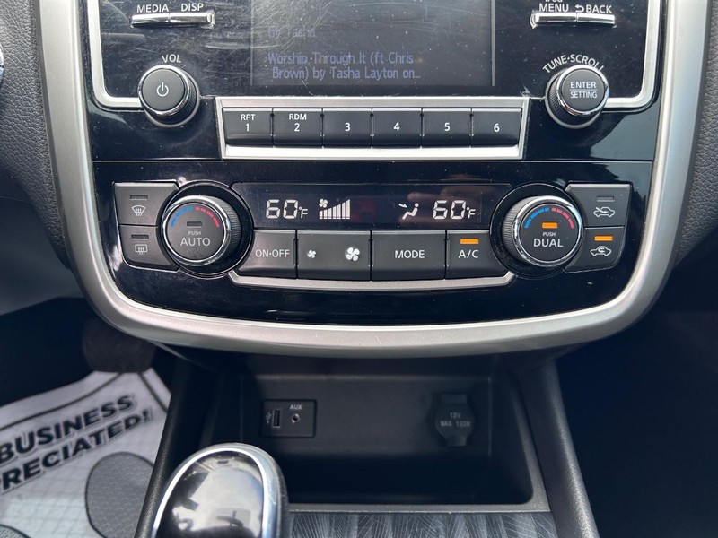 Nissan Altima Vehicle Image 13