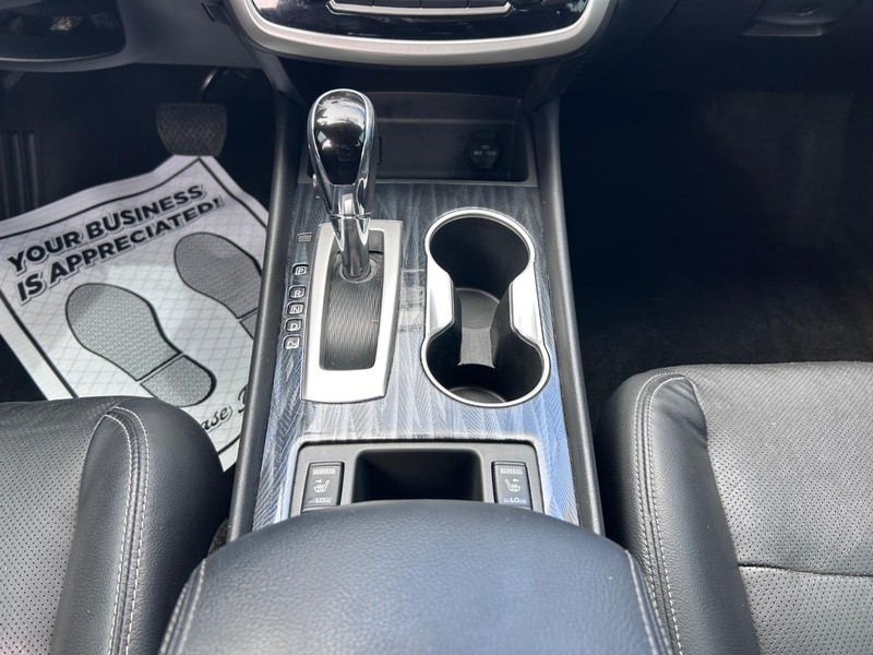 Nissan Altima Vehicle Image 14