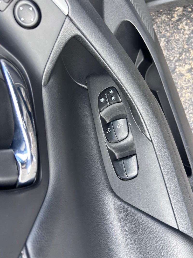 Nissan Altima Vehicle Image 16