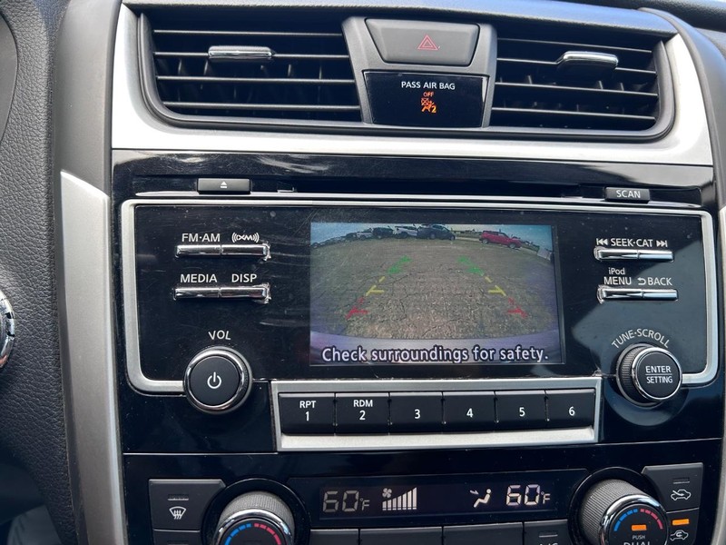 Nissan Altima Vehicle Image 19
