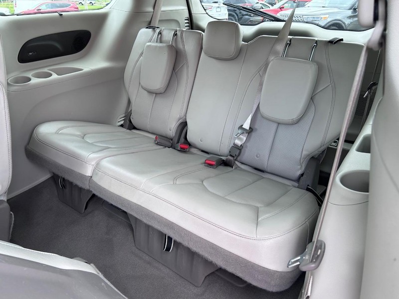 Chrysler Pacifica Vehicle Image 08