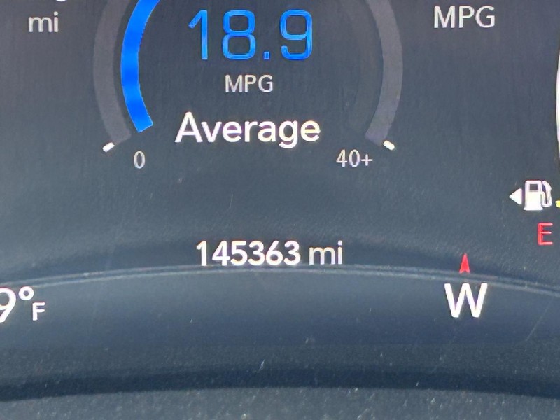 Chrysler Pacifica Vehicle Image 23