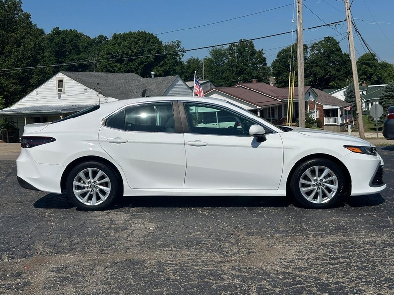 Toyota Camry Vehicle Image 02