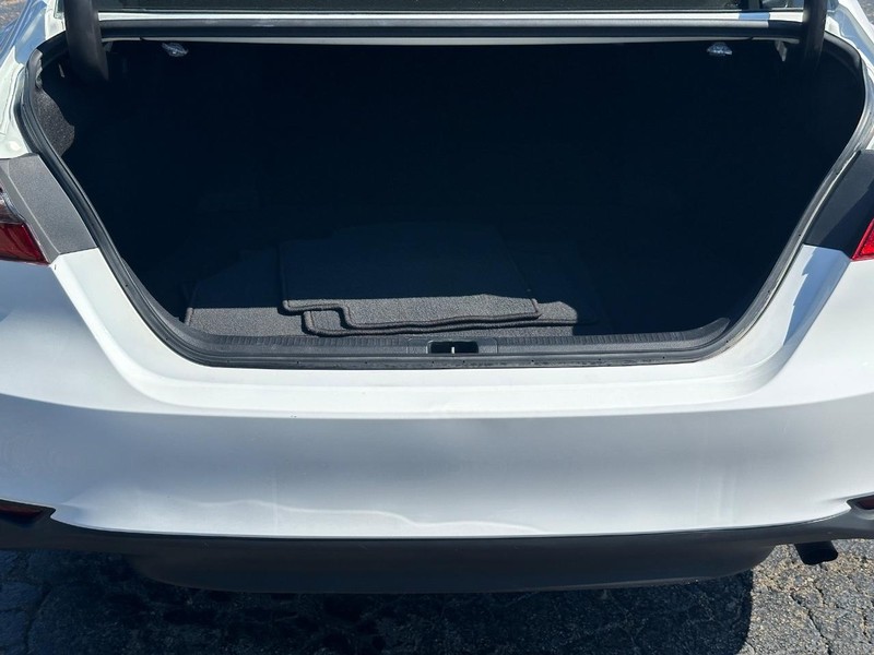 Toyota Camry Vehicle Image 06