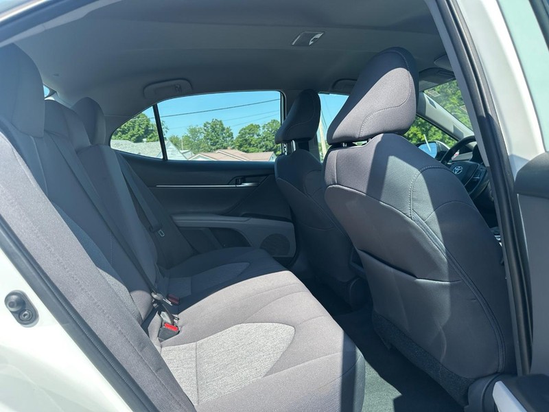 Toyota Camry Vehicle Image 10