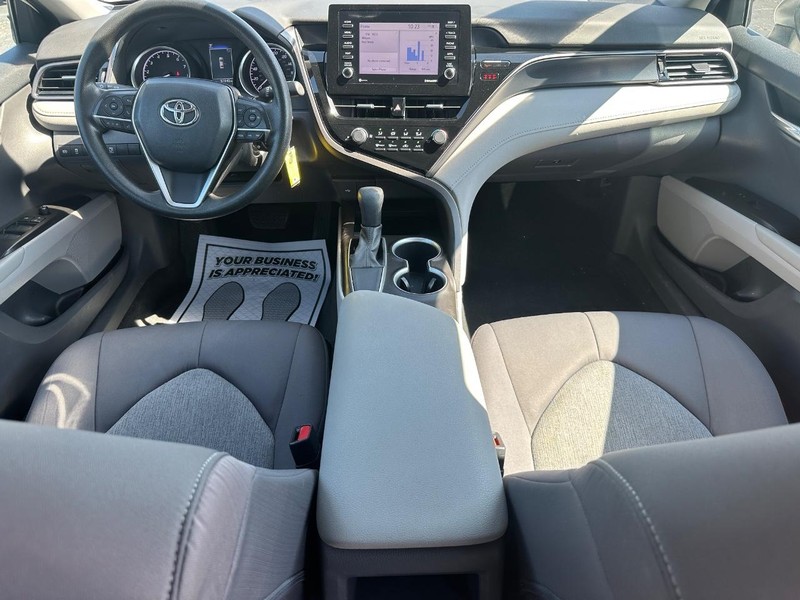 Toyota Camry Vehicle Image 11
