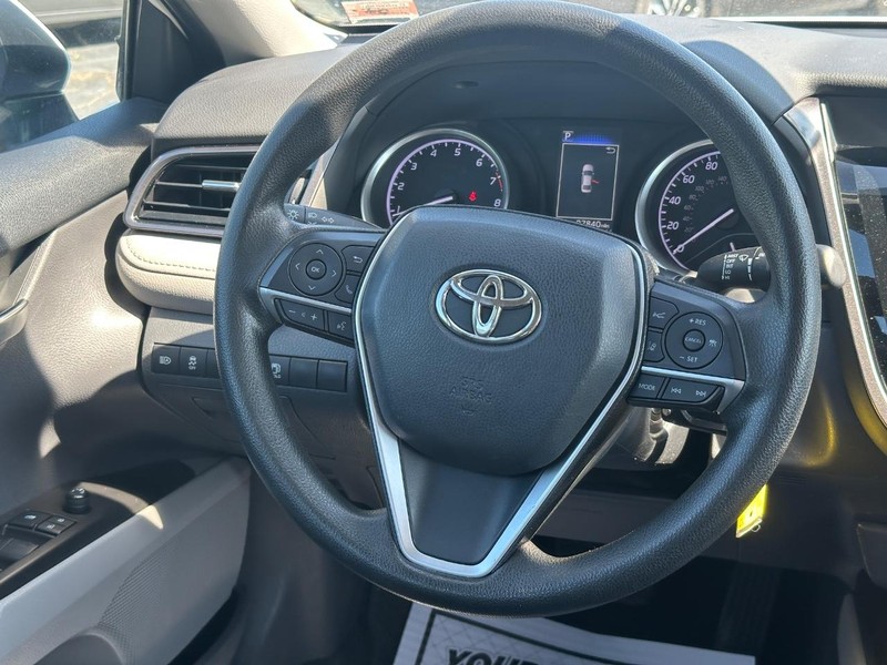 Toyota Camry Vehicle Image 12