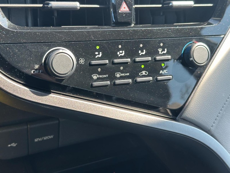 Toyota Camry Vehicle Image 17