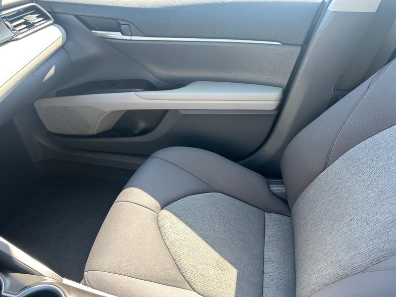 Toyota Camry Vehicle Image 19
