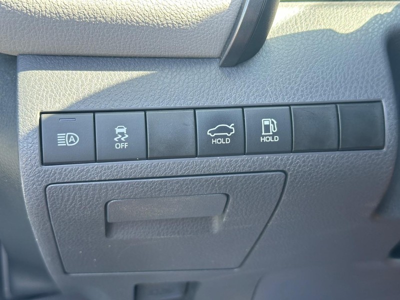 Toyota Camry Vehicle Image 21