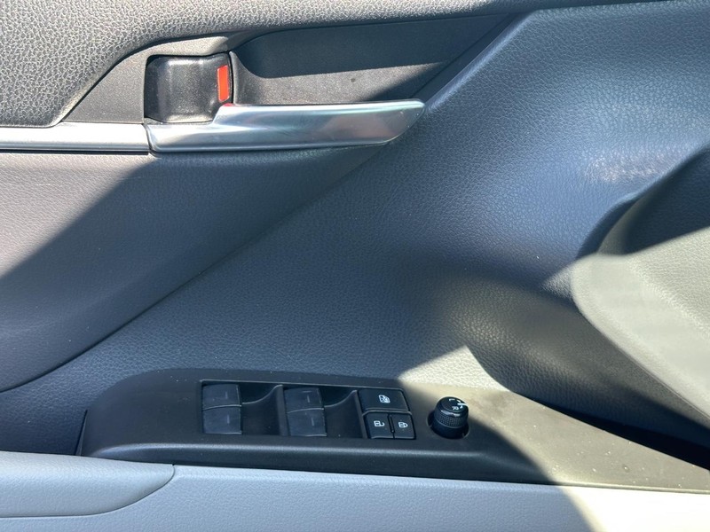 Toyota Camry Vehicle Image 22