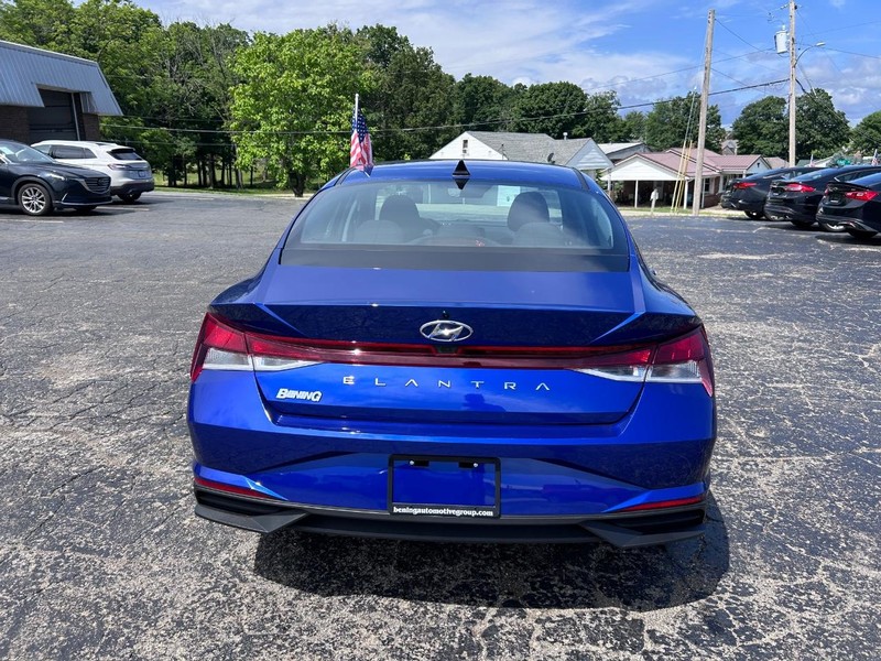 Hyundai Elantra Vehicle Image 04