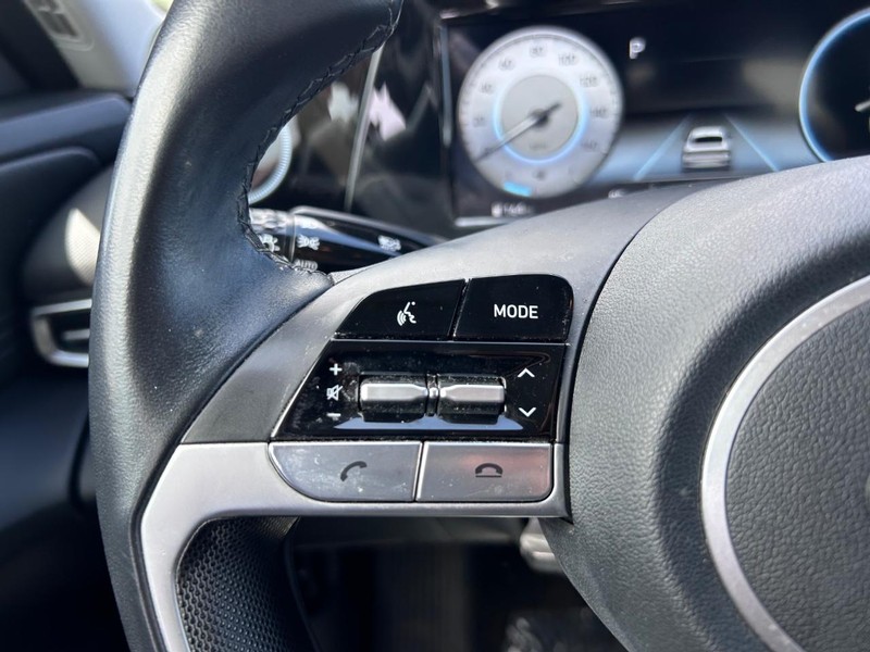 Hyundai Elantra Vehicle Image 10