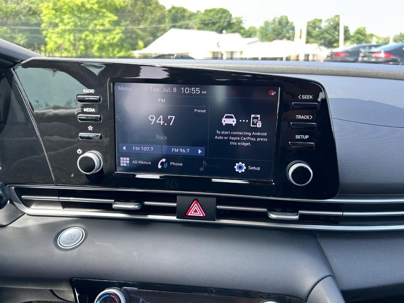 Hyundai Elantra Vehicle Image 12