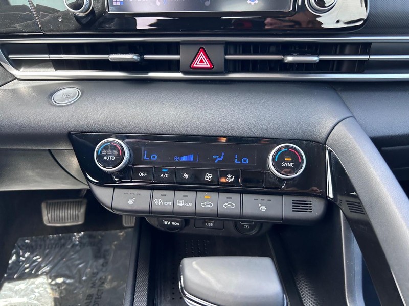 Hyundai Elantra Vehicle Image 13