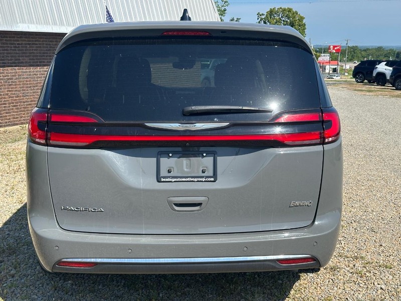 Chrysler Pacifica Vehicle Image 04