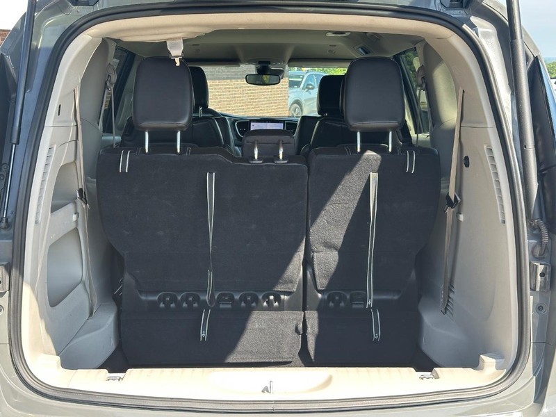 Chrysler Pacifica Vehicle Image 06