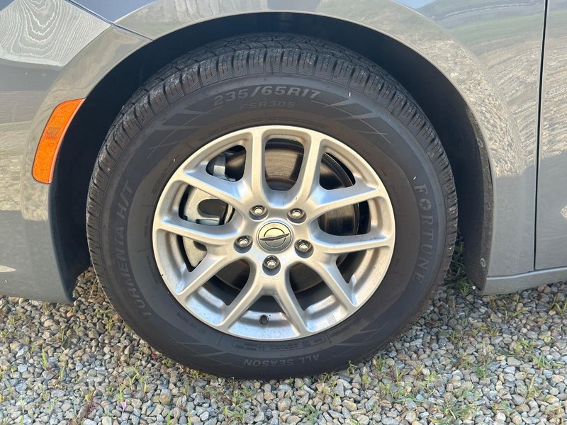Chrysler Pacifica Vehicle Image 07