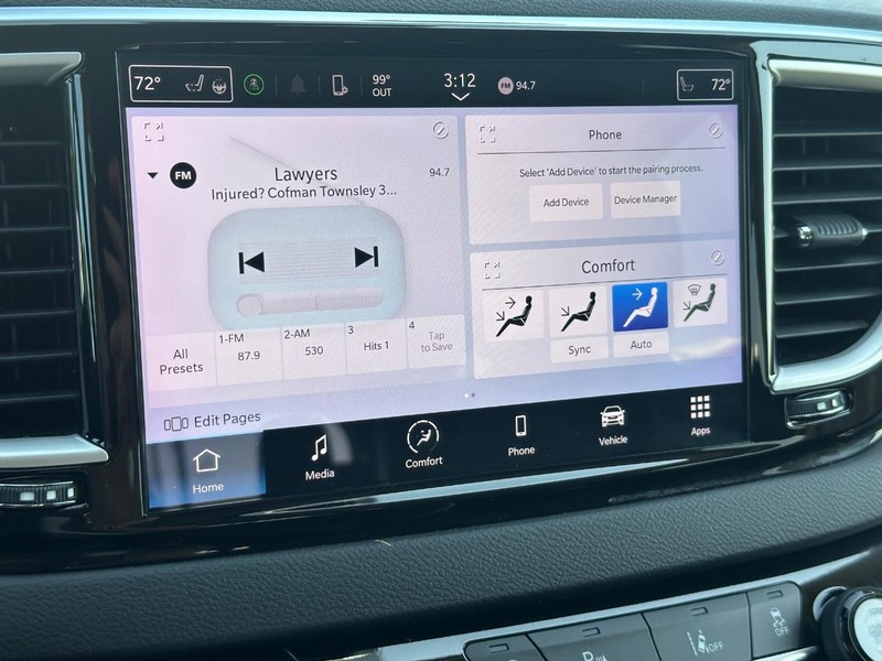 Chrysler Pacifica Vehicle Image 17