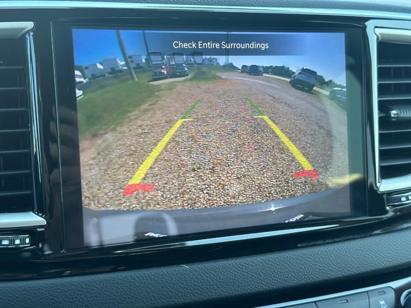 Chrysler Pacifica Vehicle Image 19