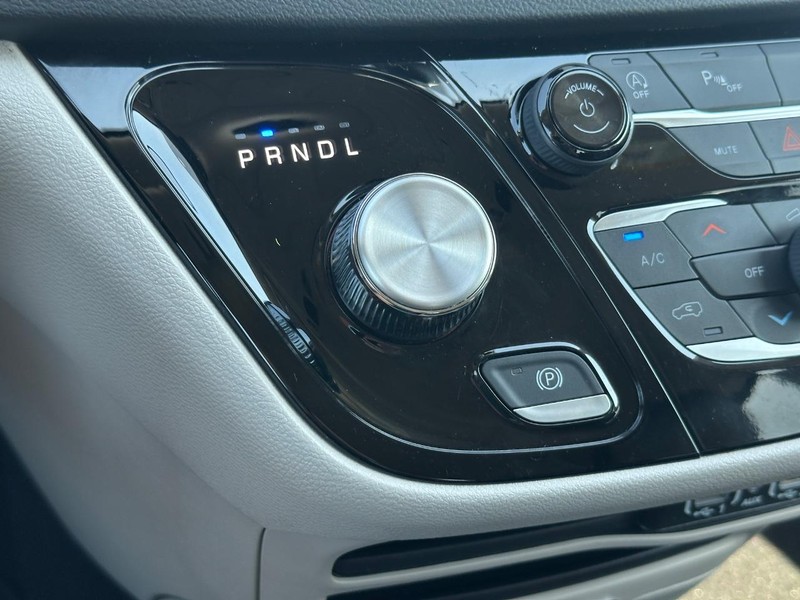 Chrysler Pacifica Vehicle Image 20
